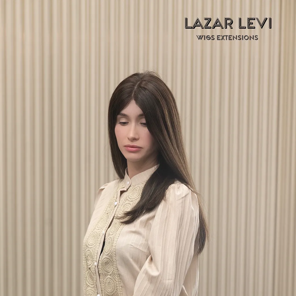 פאה ארוכה ישרה - מבט צד שמראה את האורך ואת הנפילה הטבעית של השיער